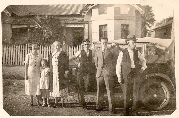 c1936 group  at Adelphi Castlemaine